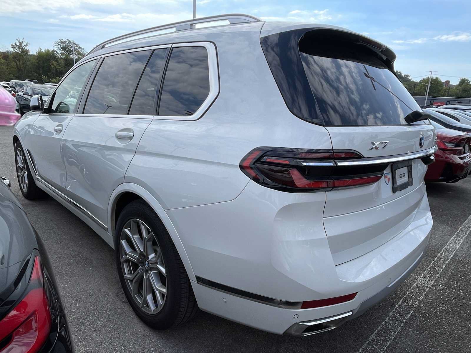 Used 2024 BMW X7 xDrive40i w/ Premium Package AWD/4WD image 4