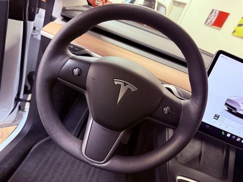 Used 2023 Tesla Model Y Long Range AWD/4WD image 18