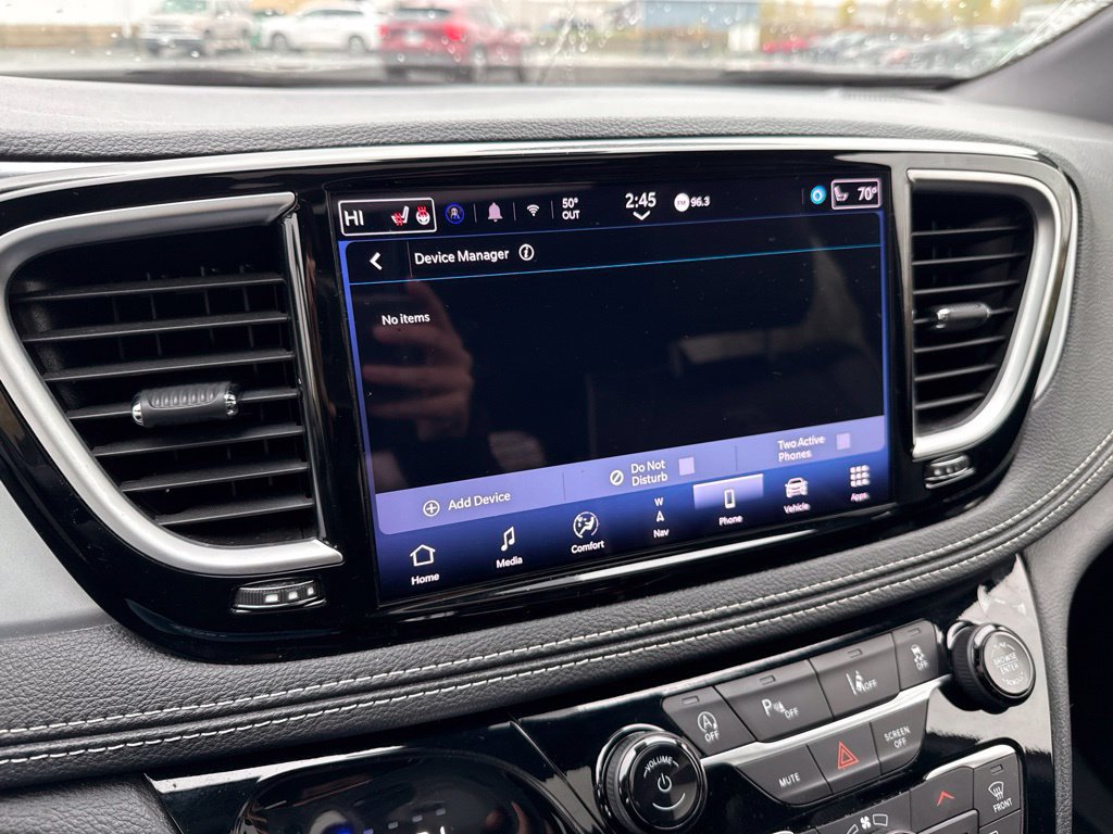 Used 2025 Chrysler Pacifica Limited FWD image 32