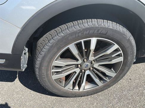 Used 2018 Ford Explorer Platinum AWD/4WD image 9
