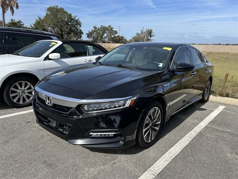 Used 2018 Honda Accord Touring image 8