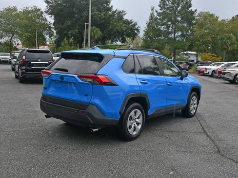 Used 2019 Toyota RAV4 LE FWD image 4