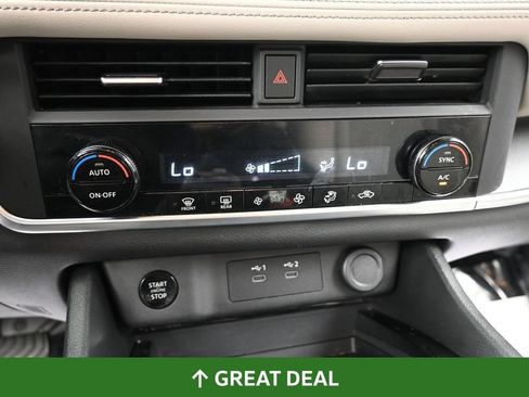 Used 2025 Nissan Rogue SV FWD image 39