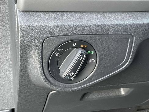 Used 2022 Volkswagen Atlas Cross Sport SE image 22