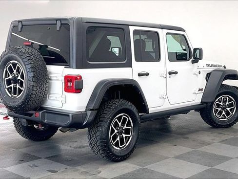 Used 2024 Jeep Wrangler Unlimited Rubicon AWD/4WD image 13