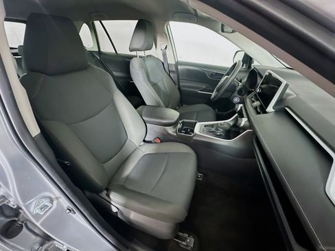 Used 2025 Toyota RAV4 LE image 30