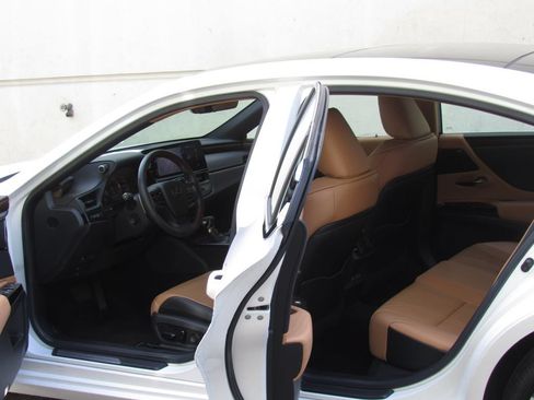 Used 2022 Lexus ES 350 w/ Luxury Package FWD image 12