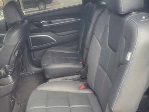 Used 2023 Kia Telluride EX w/ EX Captain's Chair Package image 13