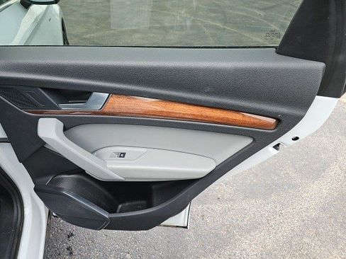 Used 2023 Audi Q5 2.0T Premium w/ Convenience Package image 17