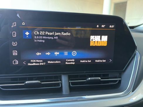 Used 2025 Chevrolet Trax LT w/ LT Convenience Package FWD image 23
