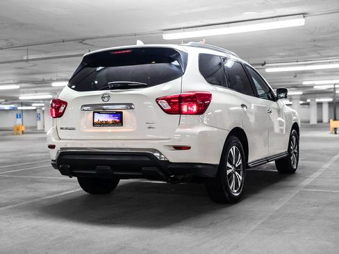 Used 2020 Nissan Pathfinder SL AWD/4WD image 7