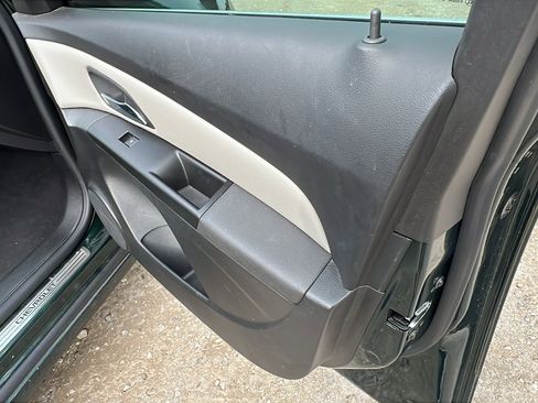 Used 2014 Chevrolet Cruze LT image 18