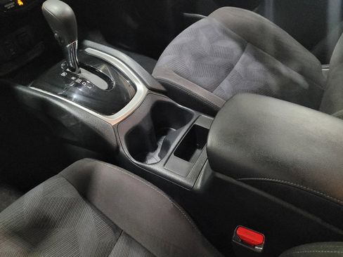 Used 2015 Nissan Rogue S AWD/4WD image 26