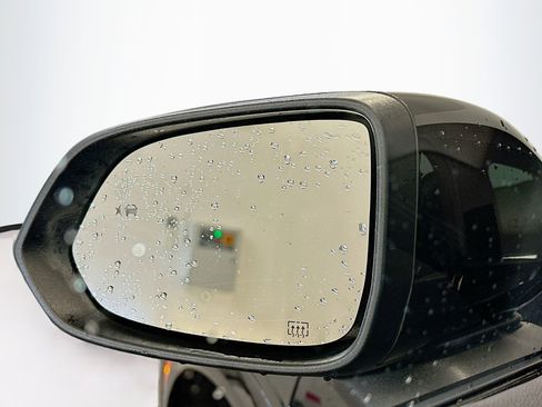 Used 2024 Chevrolet Equinox EV RS AWD/4WD image 16