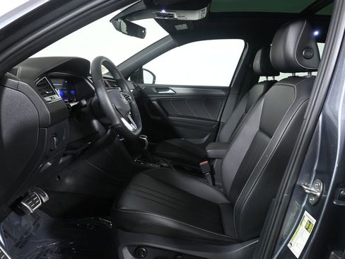 Used 2022 Volkswagen Tiguan SE R-Line AWD/4WD image 3