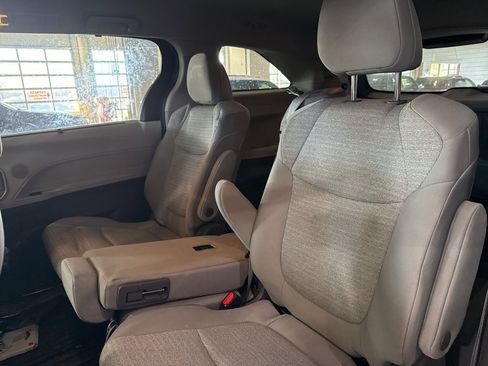 Used 2021 Toyota Sienna LE image 15