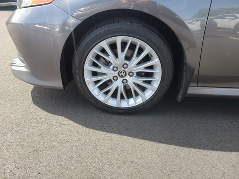 Certified 2020 Toyota Camry XLE FWD image 9