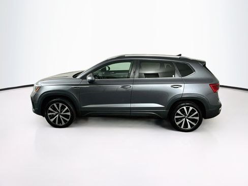 Used 2024 Volkswagen Taos SE FWD image 4