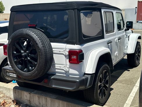 Used 2024 Jeep Wrangler Unlimited Sahara AWD/4WD image 5