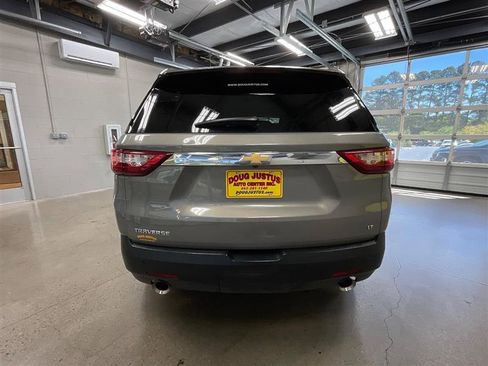 Used 2018 Chevrolet Traverse LT FWD image 4