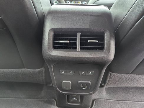 Used 2018 Chevrolet Equinox Premier image 32