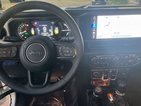 Used 2024 Jeep Wrangler Unlimited image 4