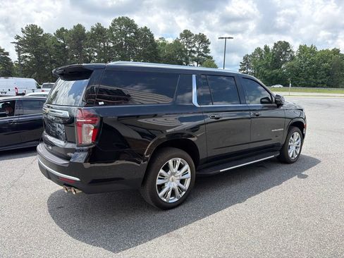 Used 2024 Chevrolet Suburban High Country RWD image 9