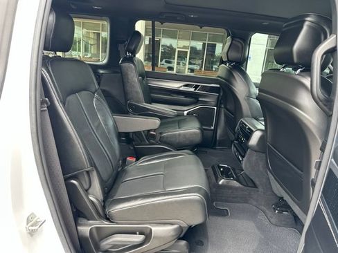 Used 2023 Jeep Wagoneer Series II RWD image 52