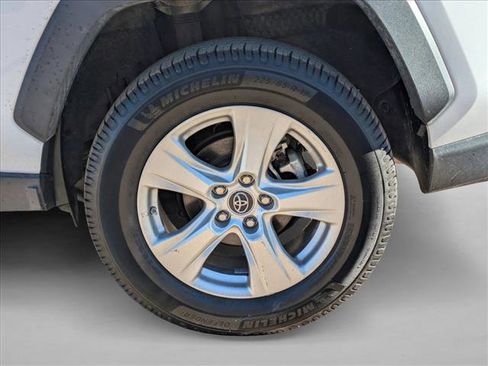 Used 2020 Toyota RAV4 LE image 23