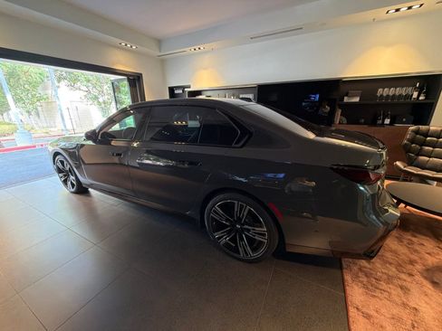 Used 2025 BMW 750e xDrive w/ Executive Package AWD/4WD image 7