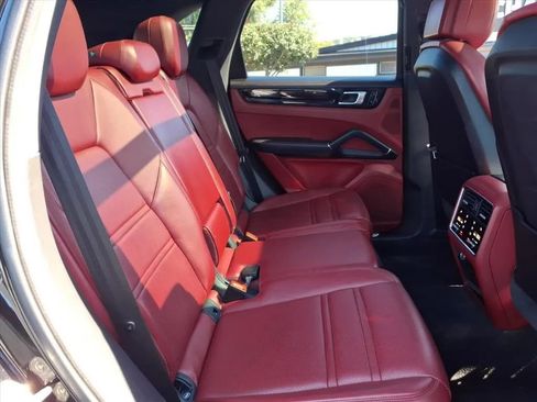 Used 2021 Porsche Cayenne S image 11