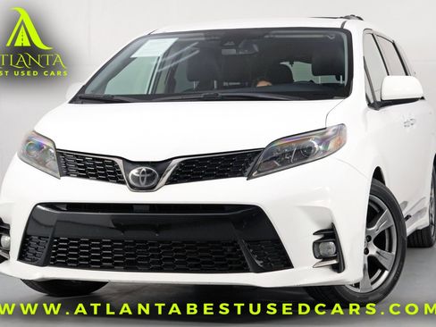 Used 2019 Toyota Sienna SE image 1