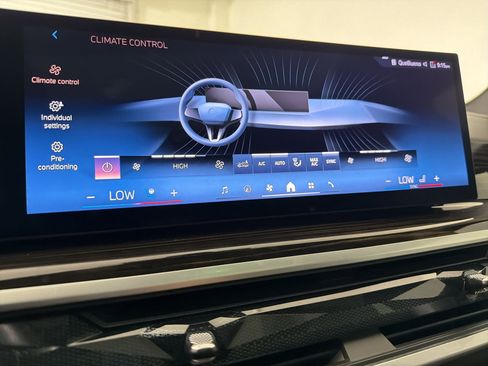 Used 2025 BMW X5 xDrive50e AWD/4WD image 25