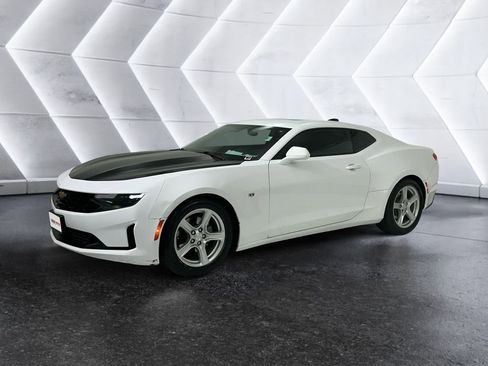 Used 2021 Chevrolet Camaro LT w/ Technology Package image 3