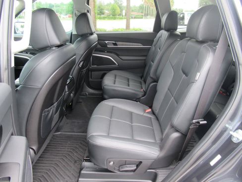 Used 2024 Kia Telluride EX w/ EX Captain's Chair Package FWD image 38