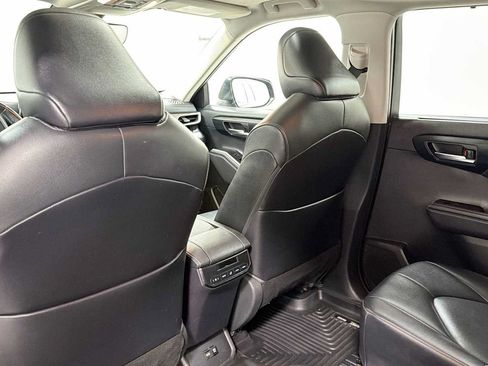 Used 2020 Toyota Highlander XLE AWD/4WD image 26