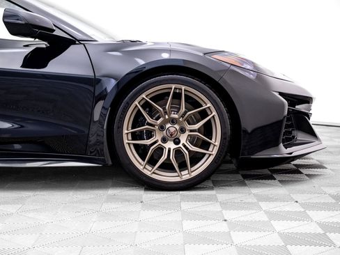 Used 2025 Chevrolet Corvette Z06 RWD image 37