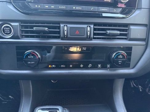 Used 2024 Nissan Pathfinder S image 23