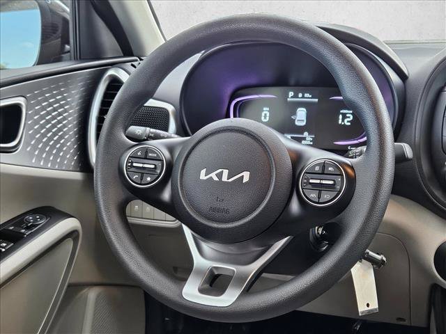 Used 2025 Kia Soul LX FWD image 18