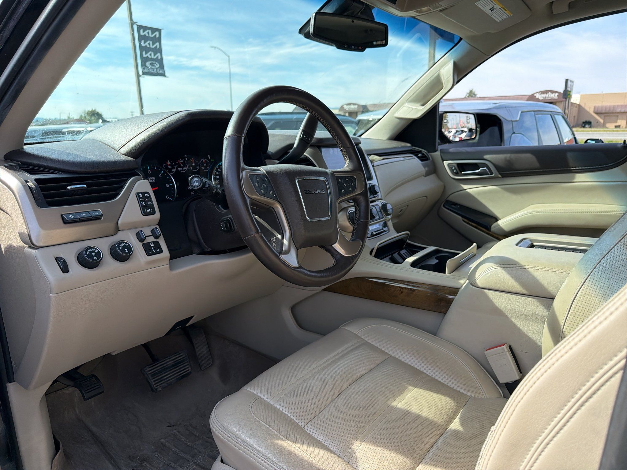 Used 2017 GMC Yukon Denali AWD/4WD image 7