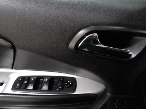 Used 2019 Dodge Journey SE FWD image 7