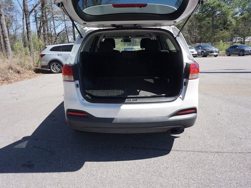 Used 2017 Kia Sorento LX image 13