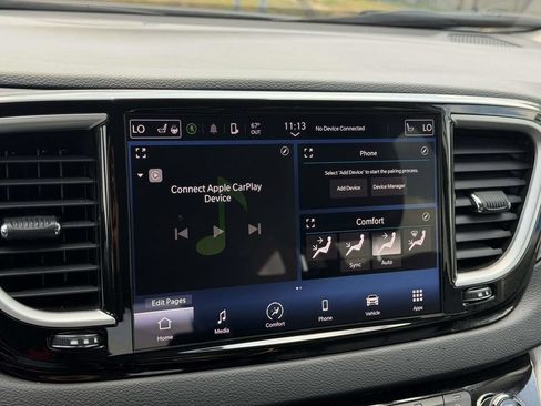 Used 2024 Chrysler Pacifica Touring-L FWD image 3