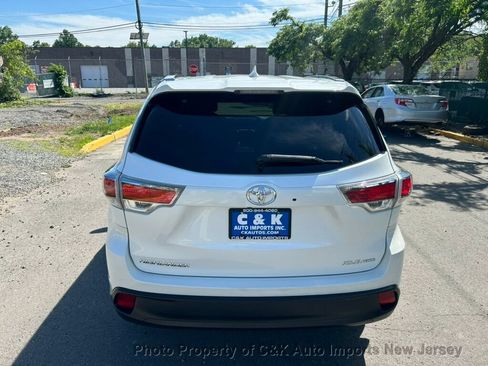 Used 2016 Toyota Highlander XLE AWD/4WD image 13