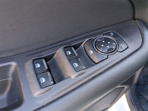 Used 2024 Ford Edge SEL image 13