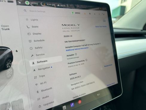 Used 2023 Tesla Model Y Long Range image 28