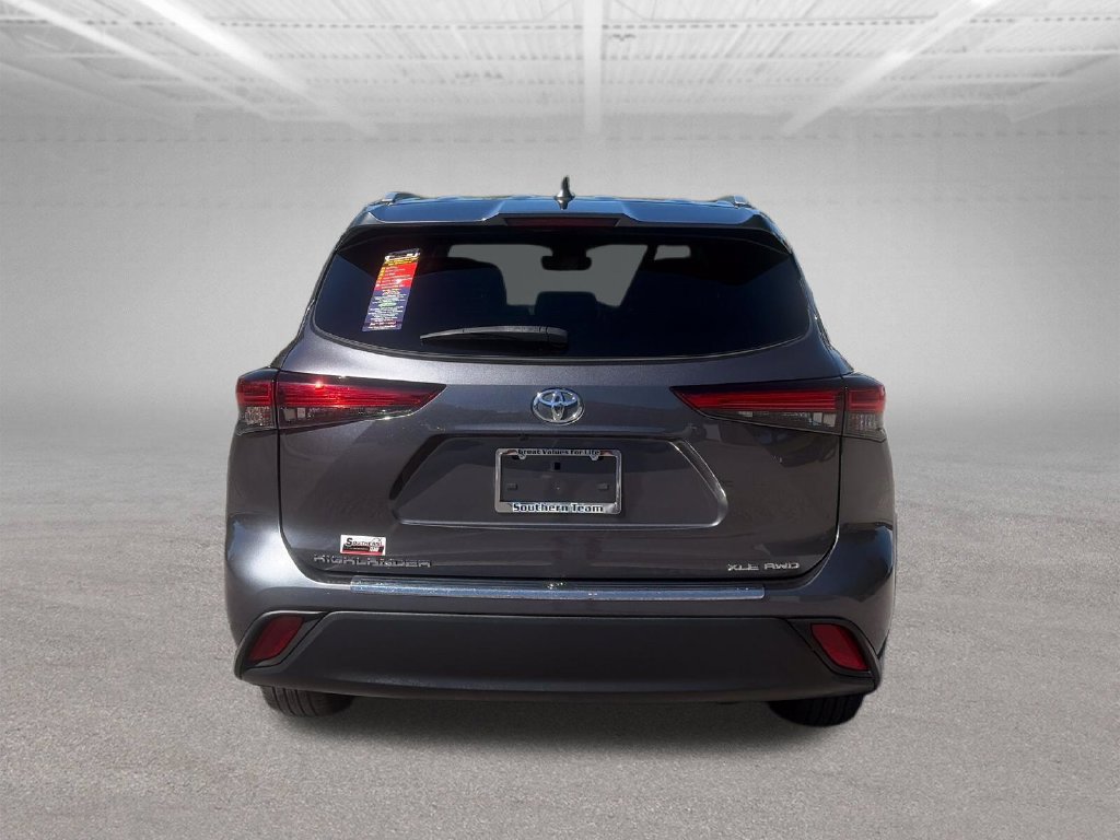 Used 2023 Toyota Highlander XLE AWD/4WD image 5