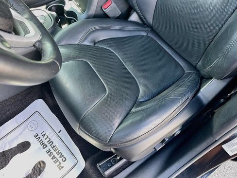 Used 2016 Jeep Cherokee Overland w/ Technology Group FWD image 18