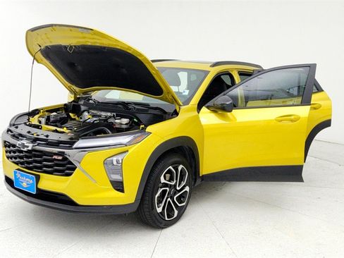 Certified 2024 Chevrolet Trax RS w/ Sunroof Package image 10