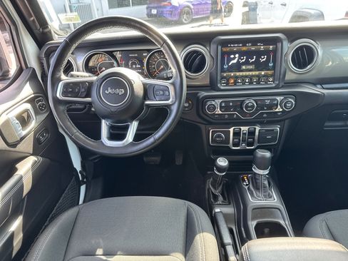 Used 2021 Jeep Gladiator Overland AWD/4WD image 8